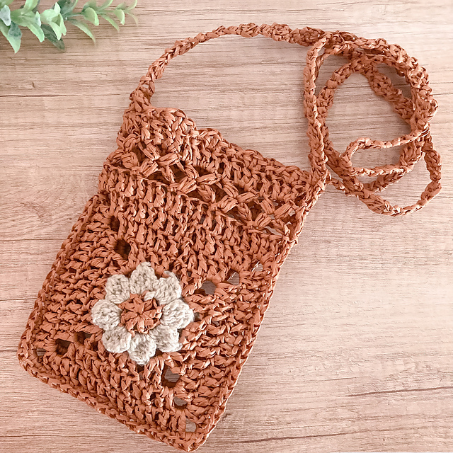 Flower motif shoulder bag