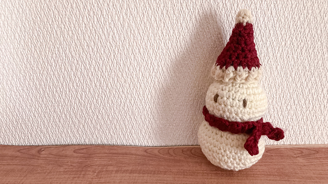 Bobble stitch mini scarf