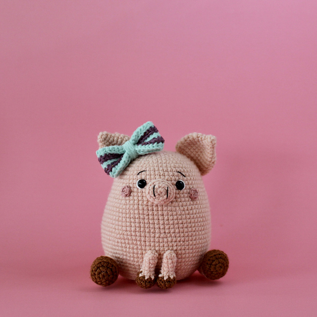 Iris the pig