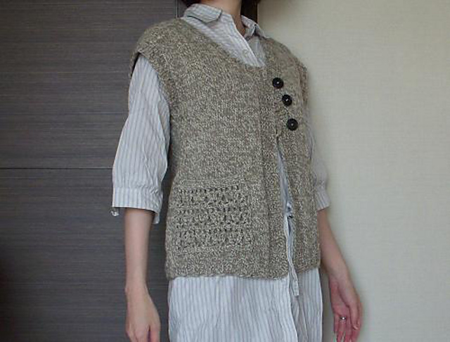 23.Vest with Crochet Pockets