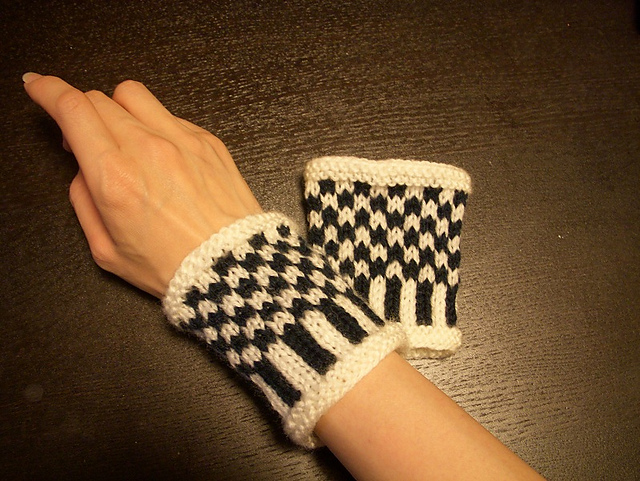 N. mosaic wrist accessories (モザイク模様のリストアクセサリー)