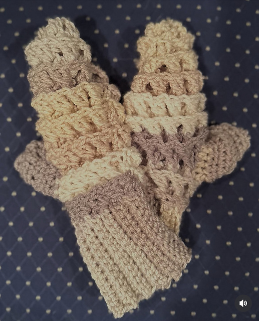 Frosted Peaks Mittens