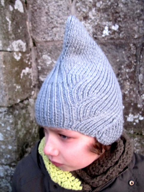 sinéhO, le bonnet biscornu