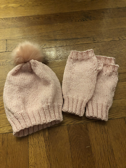 3199 Hat & Mitts