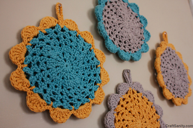 Vintage-Inspired Scalloped Potholder