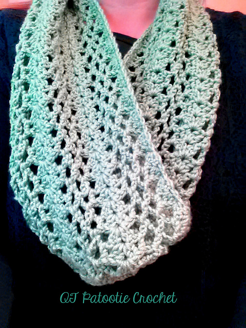 Peek-A-Boo Shells Cowl