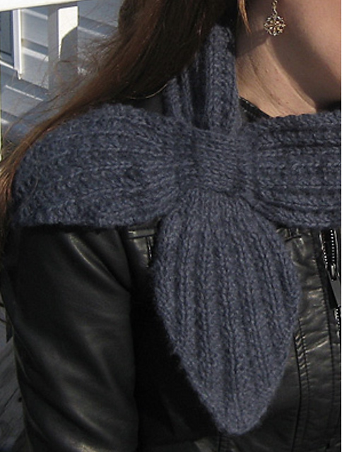 Ribbed Key-Hole Neck Scarf
