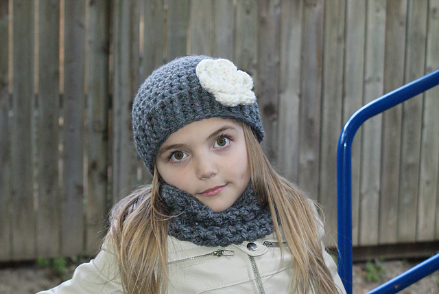 Bulky Flower Hat and Cowl