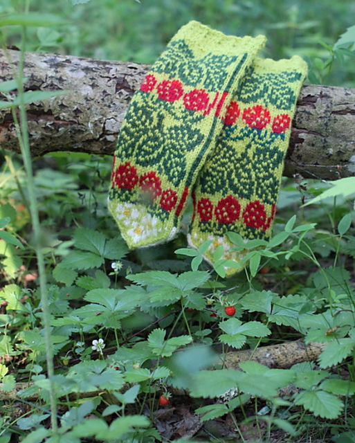 Strawberry Mittens