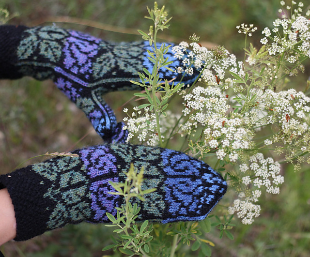 Bluebells Mittens