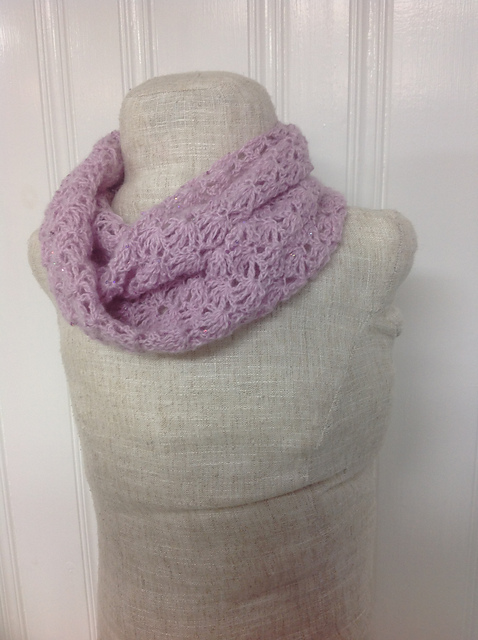 Lacy Shells Infintiy Scarf