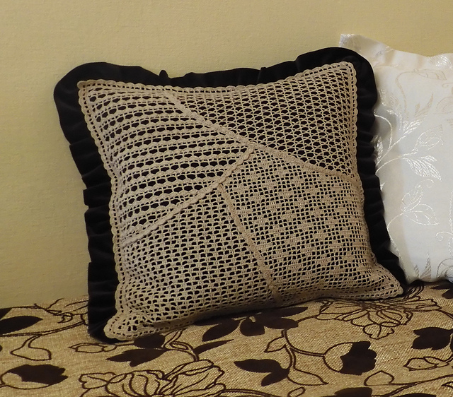 Filet pillow "Balance"