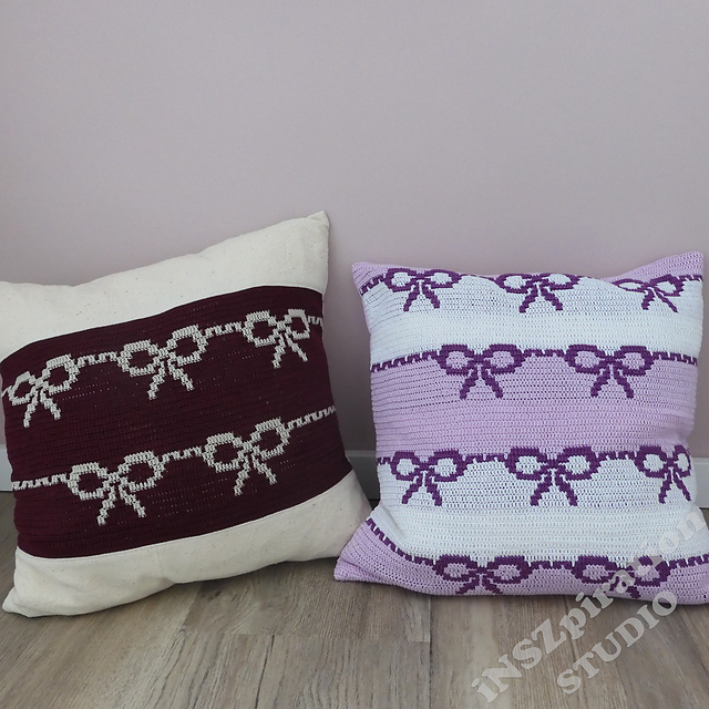 "Romantic bows" cushions