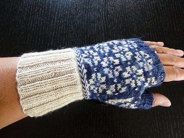 Mittens with flowers