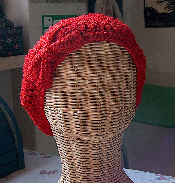 Puff stitch Crochet Beret with Bow