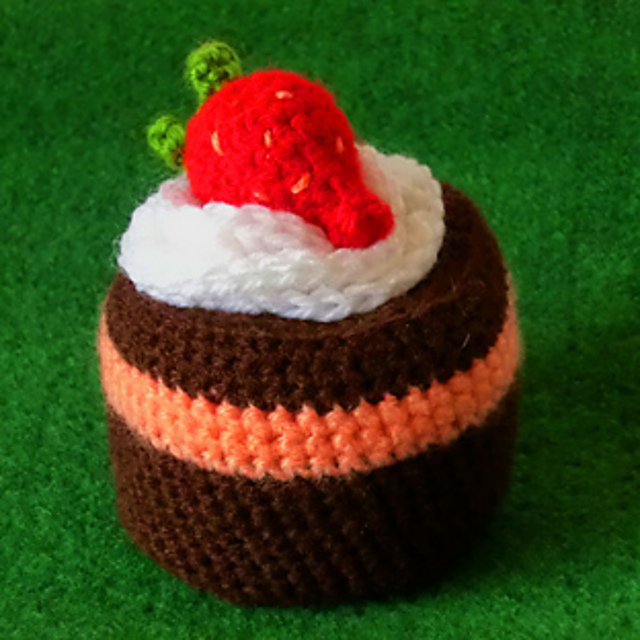 Amigurumi mini cake