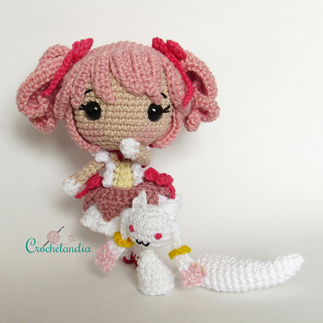 Ravelry: Madoka and Kyubey pattern by Rose Nogueira (Crochelandia)