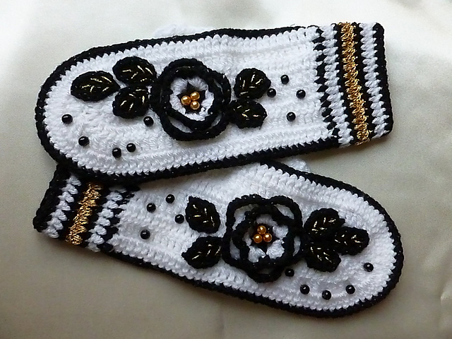 FANTASY crocheted mittens
