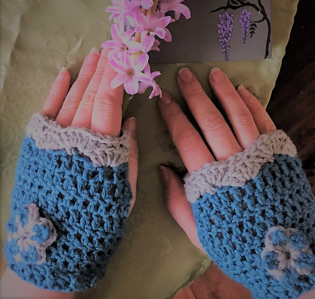 Solveig Tea Gloves