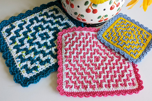 Bullseye Woven Hot Pad Set
