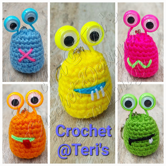 Pulling Faces Googly Eyed Alien Keychains