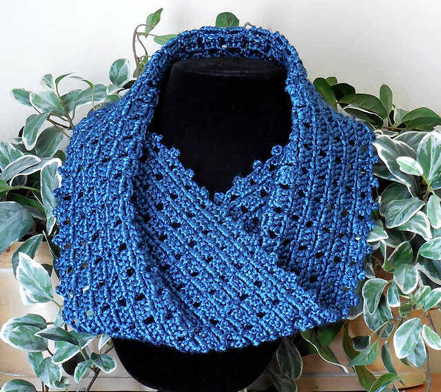 Azure Infinity Cowl