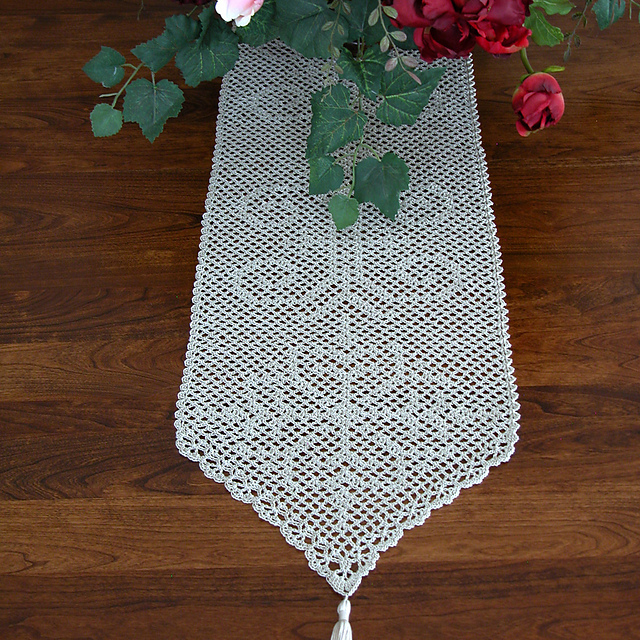 Diamond Medallion Runner