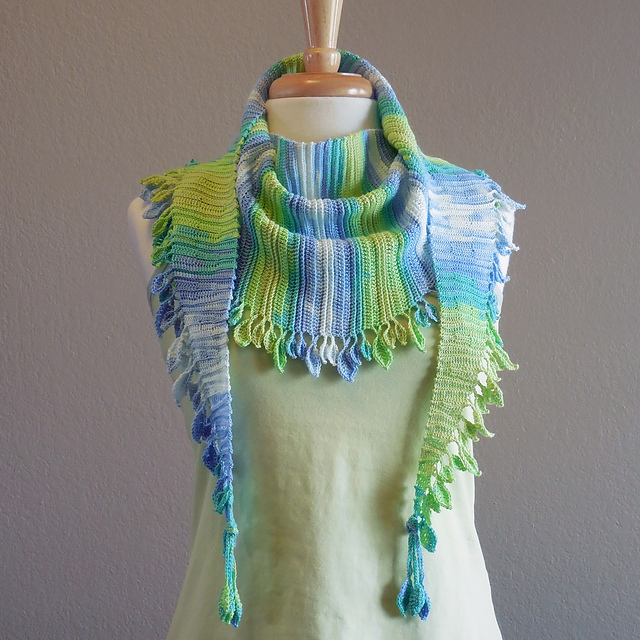 Ribbing & Leaves Shawlette