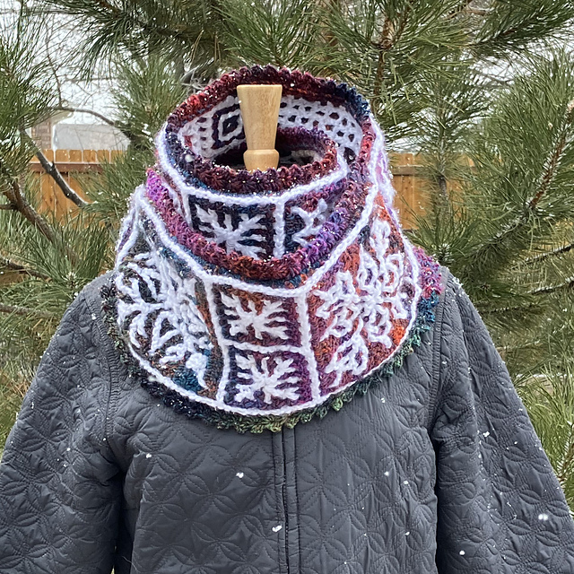 Everything Snowflakes Cowl