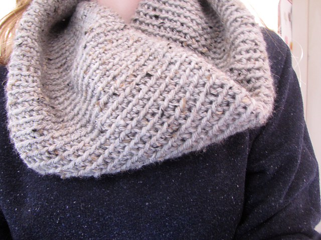 Twisted Cozy Cowl