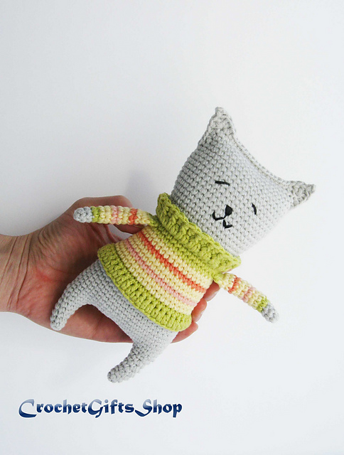 Amigurumi Cat in Sweater