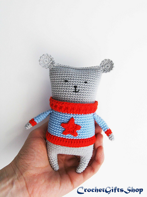 Amigurumi Mouse in sweater