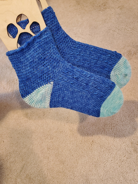 Twisting Ivy Socks