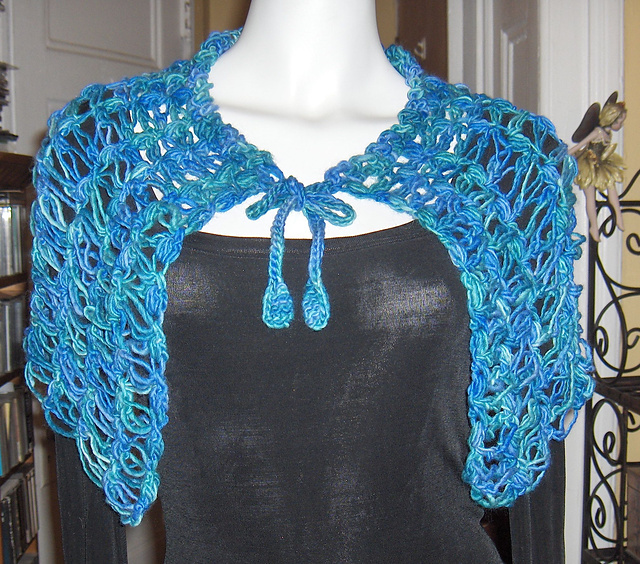 Knots 'N Puffs Capelet