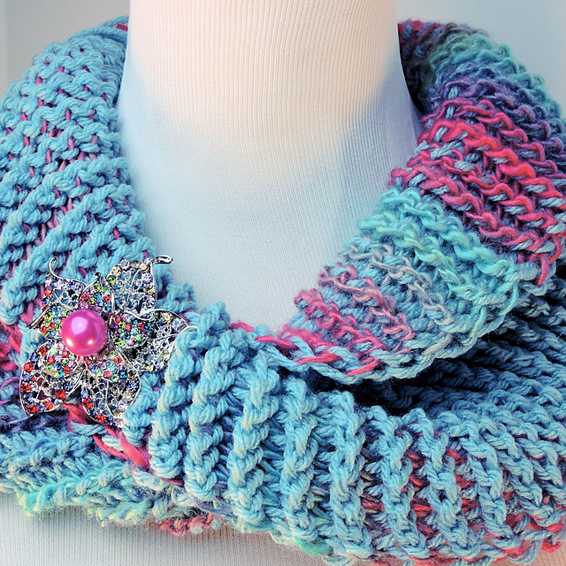 Dueling Colors Cowl