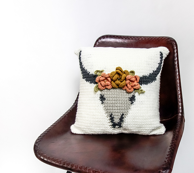 Bull's skull pillow cover