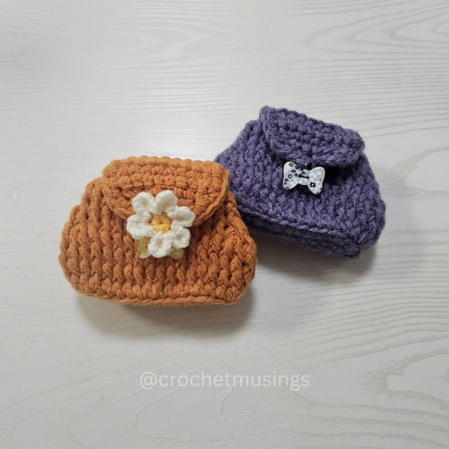 One Skein Button Purse