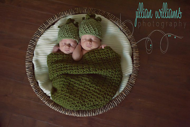 Twin pea pod cocoon set