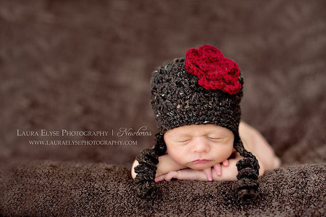 Curly Q bonnet