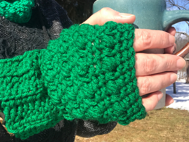 Kisses N Hugs Fingerless Gloves