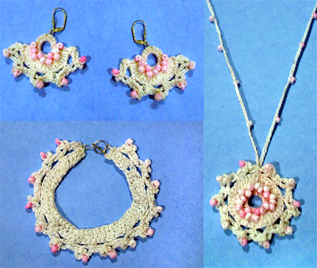 A Little Twist Jewelry Set