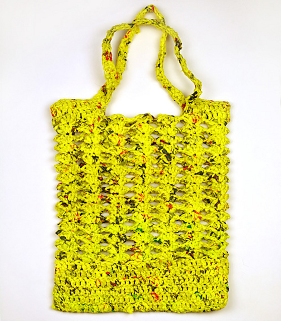 Ravelry: Shelly Mesh Plarn Bag pattern by Rachel Choi