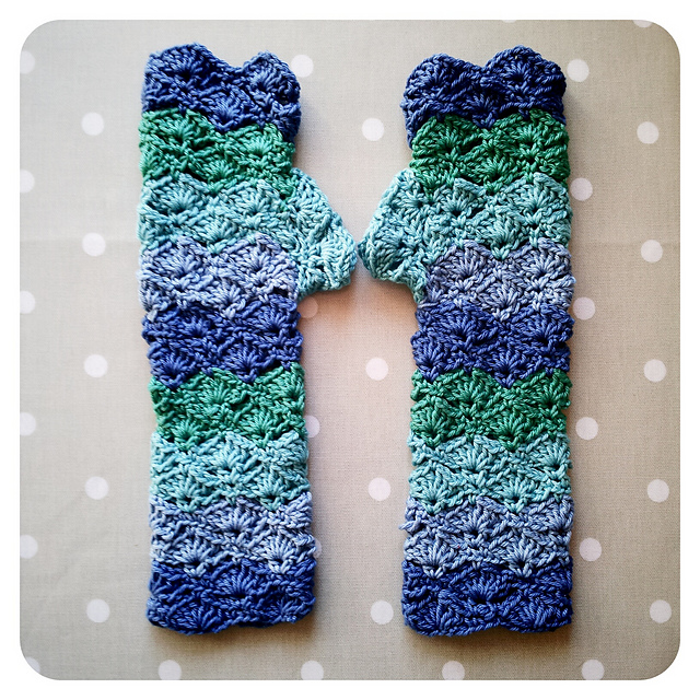 Gloves :: Wave Stitch Wristwarmer Mittens