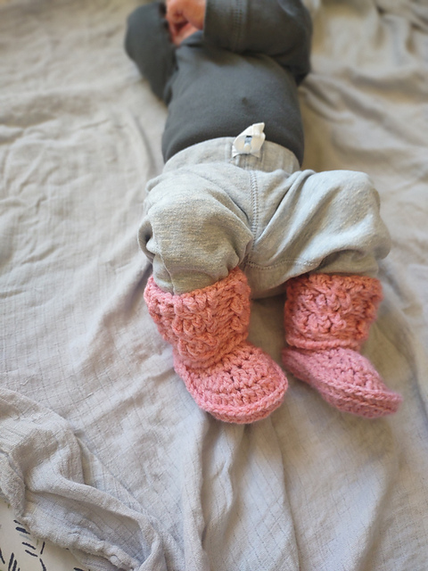 Twisty Baby Booties
