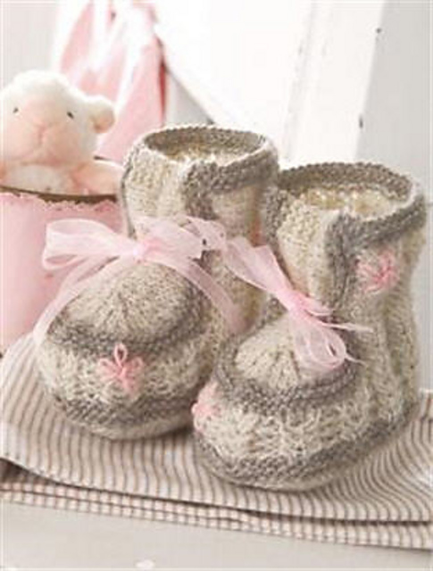 R0032 Baby Booties