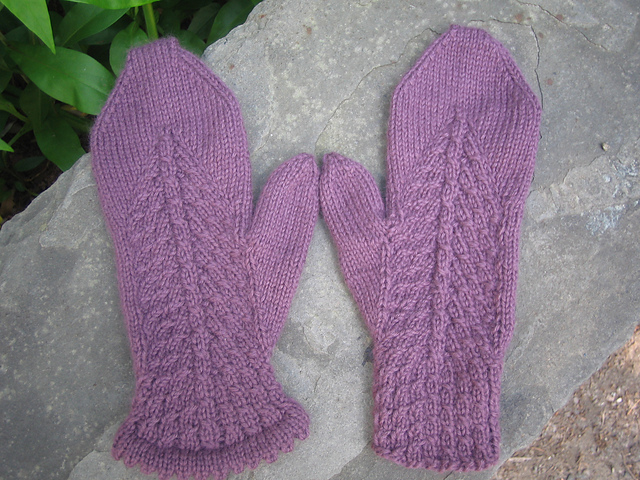 Bias Cable Mittens