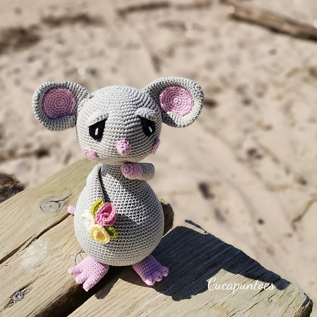 Bianca the amigurumi mouse