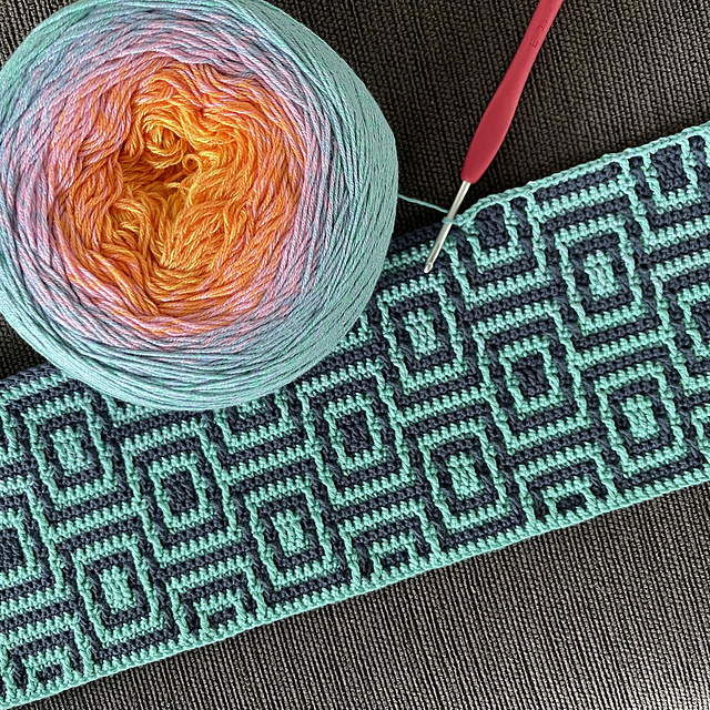 Mosaic Momentum Blanket