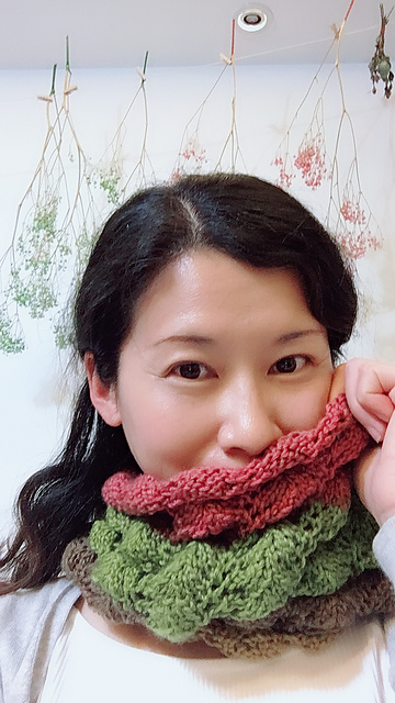 A410 Lace Cowl