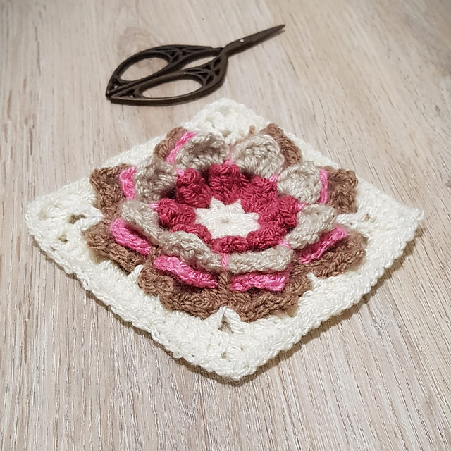 Flower granny square